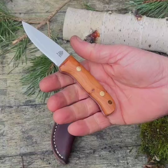 Load and play video in Gallery viewer, The Pocket Woodlander - AEB-L/English Yew