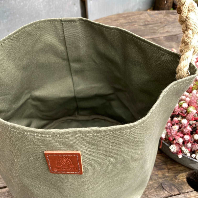 Load image into Gallery viewer, Canvas Bucket Bag Green
